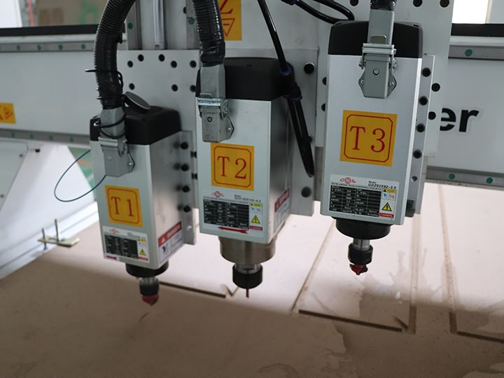 出售三軸數(shù)控木材銑削和切割機(jī)