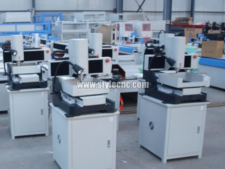 小型數(shù)控玉石雕刻機(jī)以成本價(jià)出售 小型數(shù)控玉石雕刻機(jī)以成本價(jià)出售