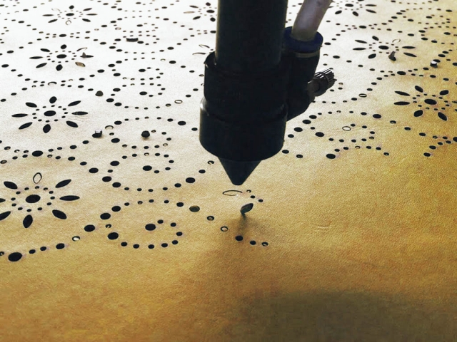 自動(dòng)送料布料皮革激光切割機(jī) 自動(dòng)送料布料皮革激光切割機(jī)