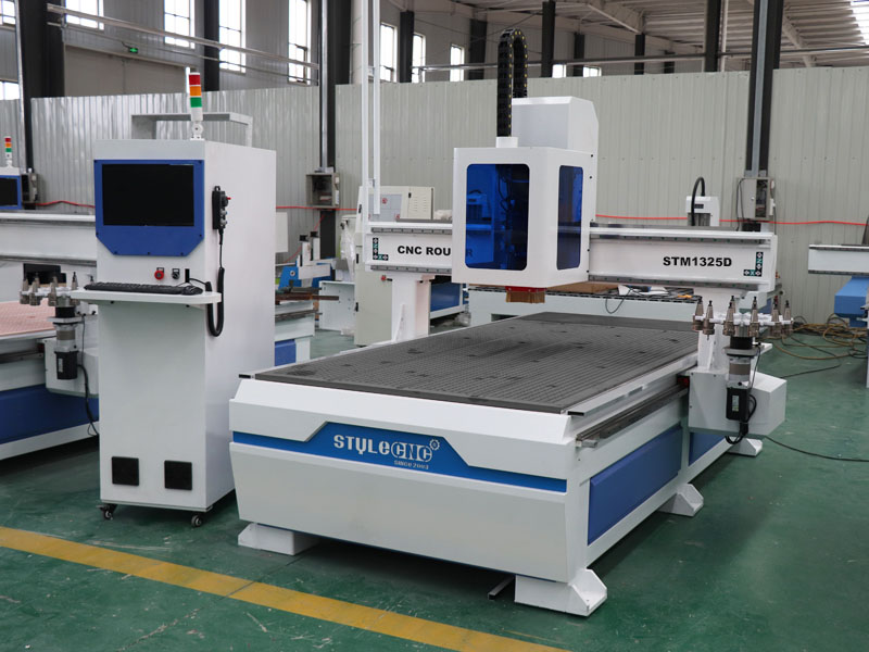 全自動(dòng)4x8木工數(shù)控機(jī)床帶換刀裝置