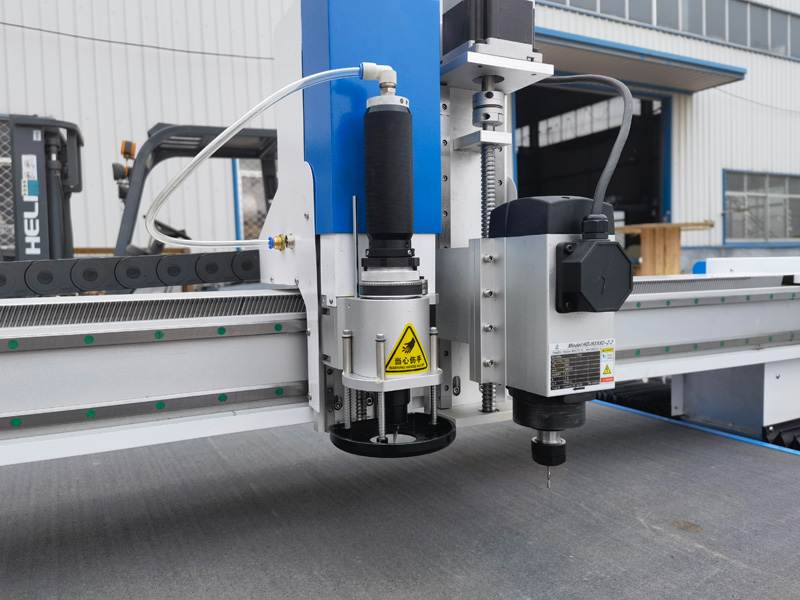 帶氣動刀的自動數(shù)控墊片切割機(jī)