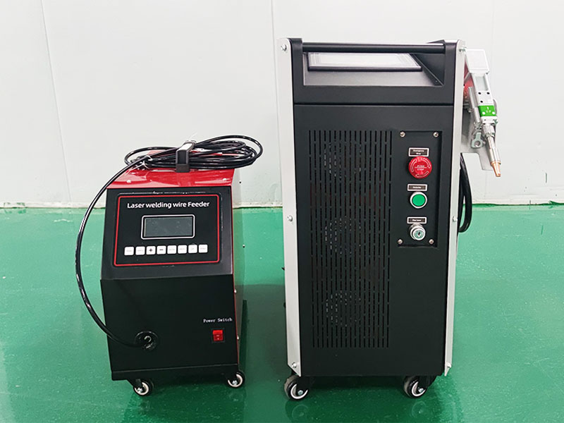 帶手持焊槍的風(fēng)冷便攜式激光焊機