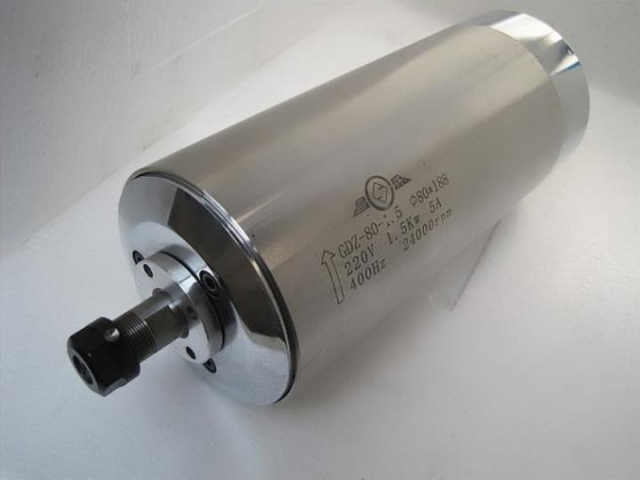 如何去除數(shù)控木工雕刻機(jī)主軸電機(jī)上的銹跡？