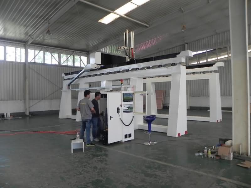 大型龍門式五軸數(shù)控機床用于 3D 成型