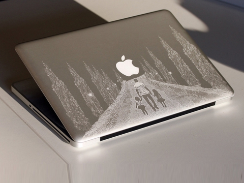 用于筆記本電腦打印的 MOPA 光纖激光打標(biāo)機(jī)