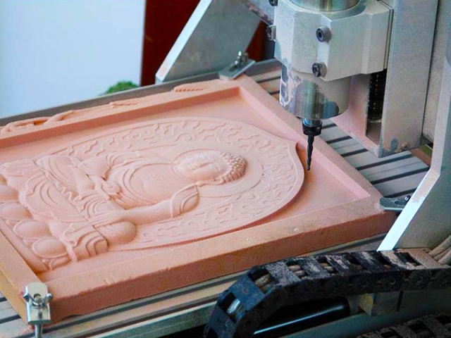 夏季如何保養(yǎng)數(shù)控木工雕刻機(jī)？