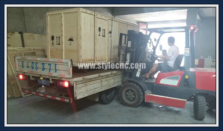 四通數(shù)控雕刻機(jī)2030外包裝