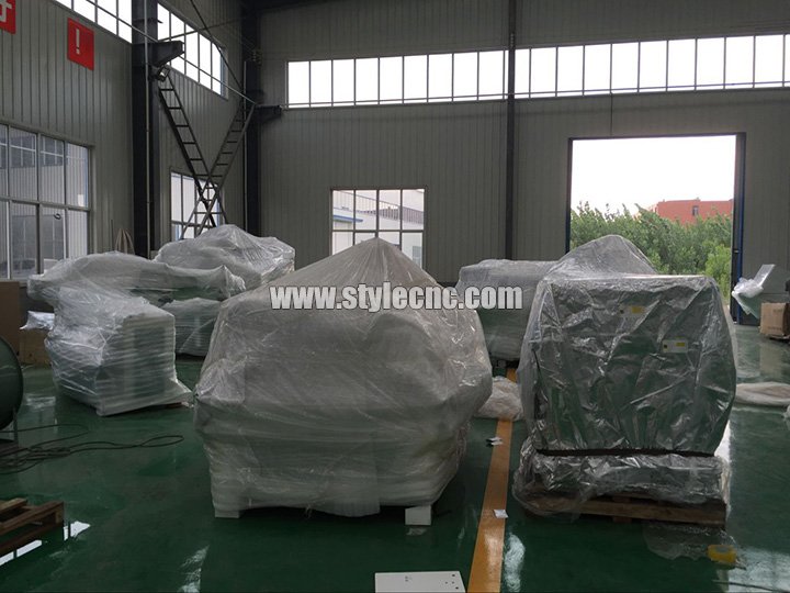 全自動(dòng)嵌套數(shù)控雕刻機(jī)的內(nèi)部包裝