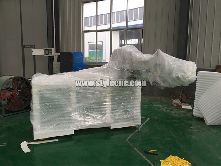 全自動(dòng)嵌套數(shù)控雕刻機(jī)的內(nèi)部包裝