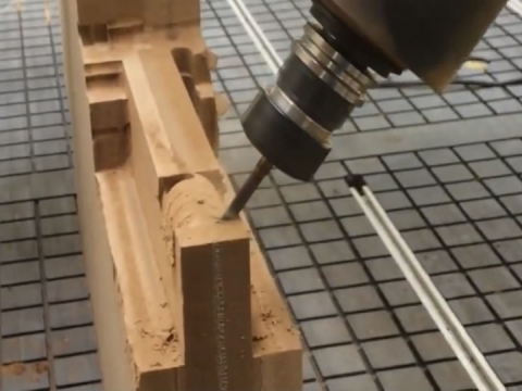 帶換刀裝置的四軸木工數(shù)控雕刻機