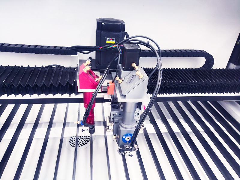 4x8 平板激光數(shù)控雕刻切割機(jī)出售