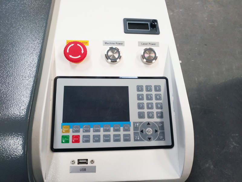 價格實惠的激光雕刻機，適用于皮革、織物、紙張、牛仔褲