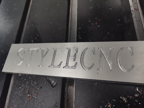 用于金屬標(biāo)牌制作的自動數(shù)控銑床