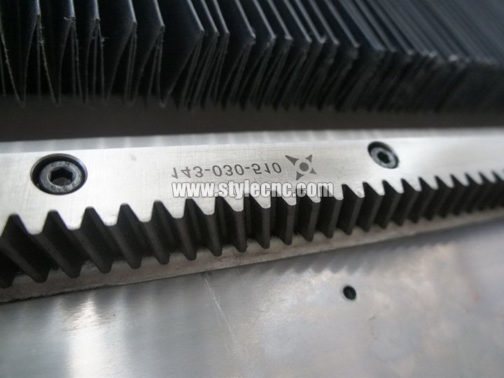 用于五軸數(shù)控雕刻機(jī)的 Herion 螺旋齒條和小齒輪