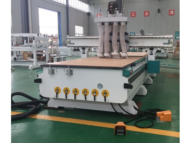 卡塔爾 4 主軸家具制造數(shù)控雕刻機