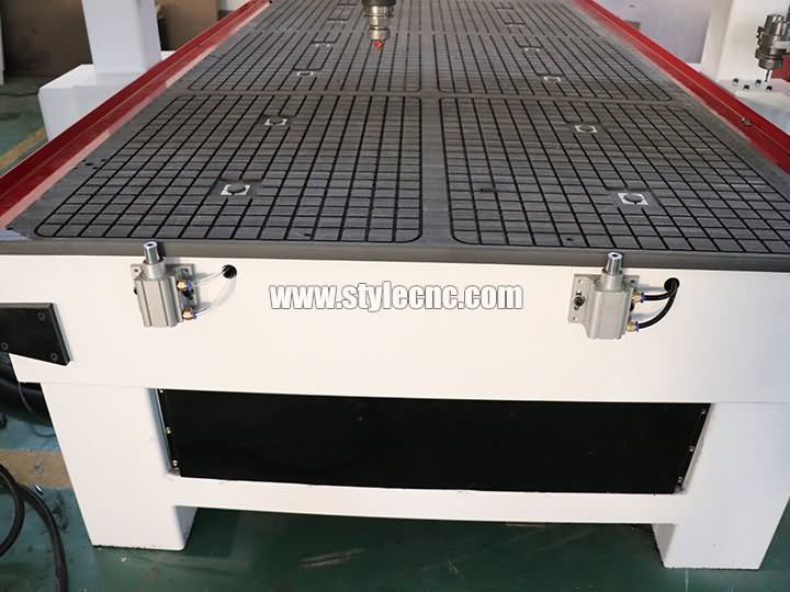 旋轉(zhuǎn)式自動(dòng)換刀CNC加工中心的氣缸位置 旋轉(zhuǎn)式自動(dòng)換刀CNC加工中心的氣缸位置