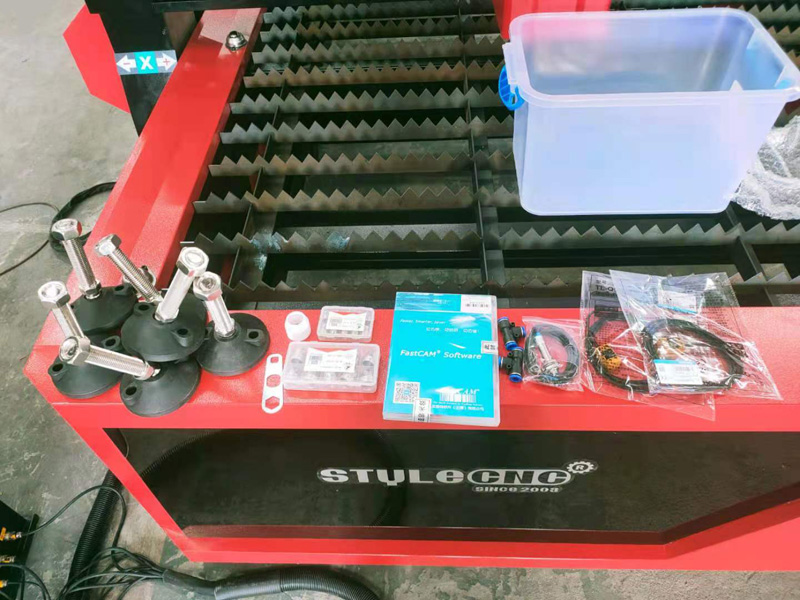 數(shù)控等離子切割工作臺(tái)機(jī)器輸送工具箱