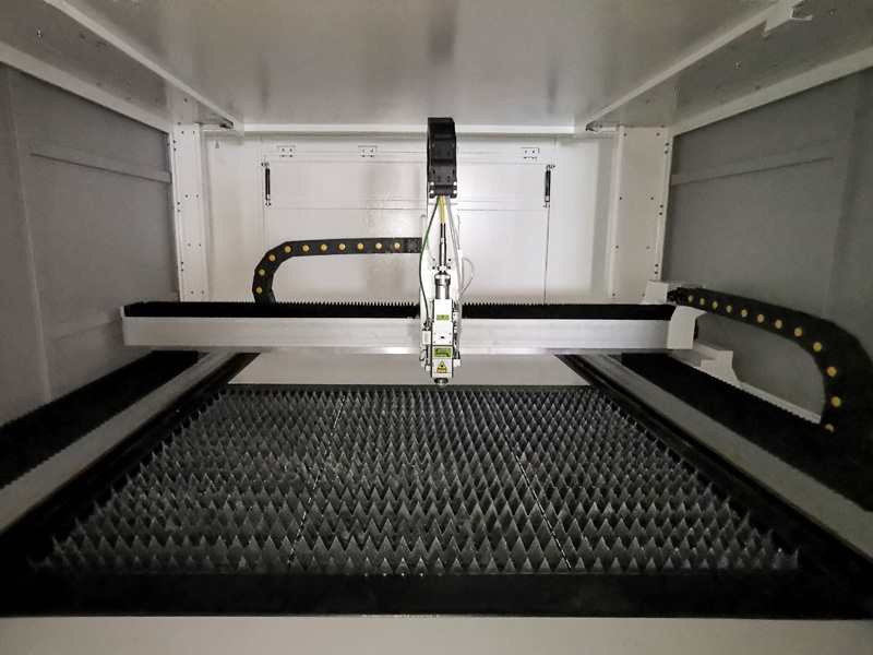 適合初學(xué)者的入門級小型金屬激光切割機(jī)