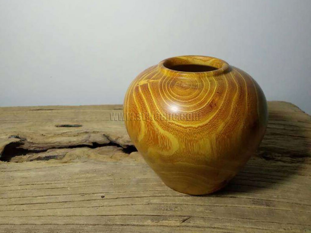 采用數(shù)控木工車(chē)床進(jìn)行 Cudrania Tricuspidata 木罐車(chē)削項(xiàng)目