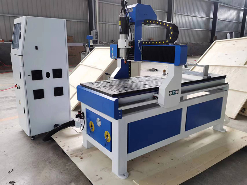 適合家庭使用的帶換刀裝置的小型臺式數(shù)控雕刻機(jī)