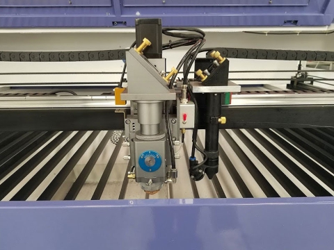 金屬和非金屬雙頭激光雕刻機(jī)