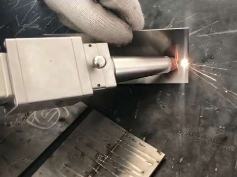 如何使用手持式激光焊接機(jī)？