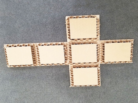 用于紙板箱制造的工業(yè)振動刀切割機