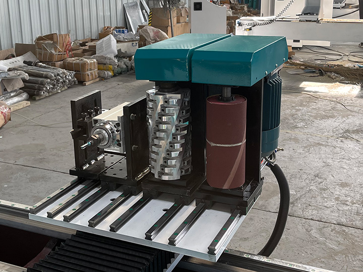 帶自動(dòng)送料器的多功能數(shù)控木工車(chē)床