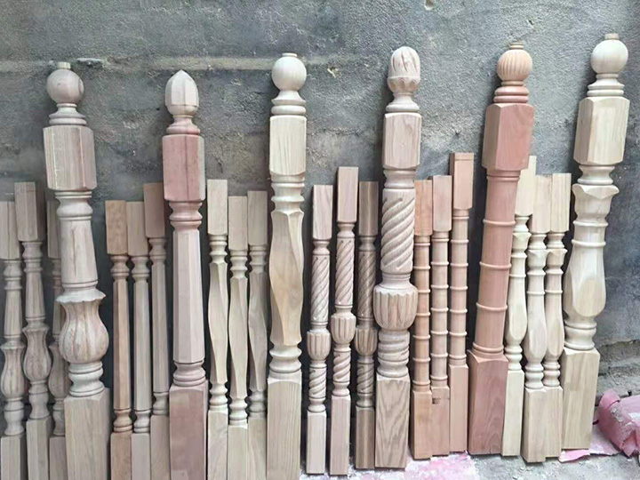 帶自動(dòng)送料器的多功能數(shù)控木工車(chē)床