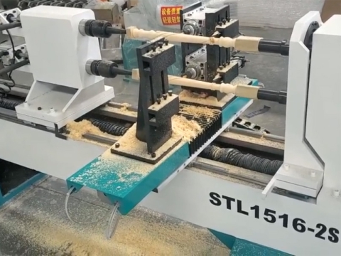 雙軸數(shù)控木工車(chē)床，配備雙主軸，適用于木工