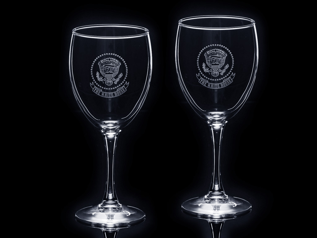 用于酒杯雕刻的紫外激光打標(biāo)機(jī)