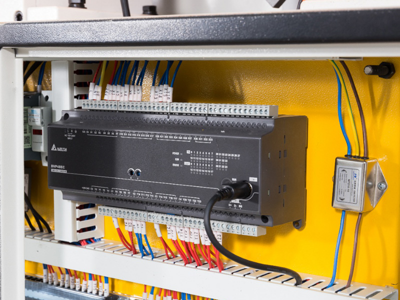 封邊機用臺灣臺達(dá)PLC