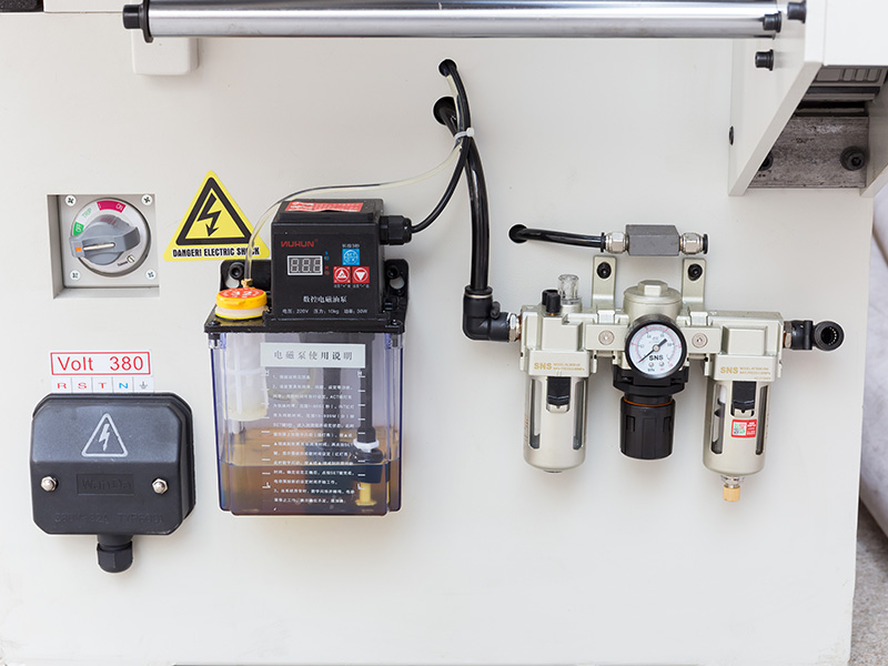 封邊機油潤滑及油水分離器