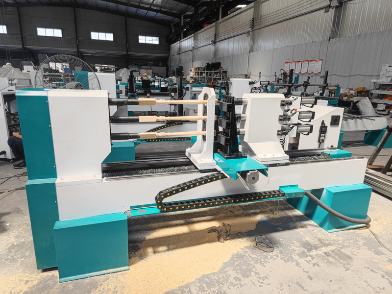 用于木工車削的多軸數(shù)控仿形車床