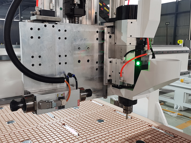 4x8直排式自動換刀數(shù)控木工雕刻機特價出售