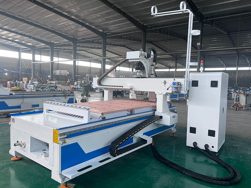 4x8直排式自動換刀數(shù)控木工雕刻機特價出售