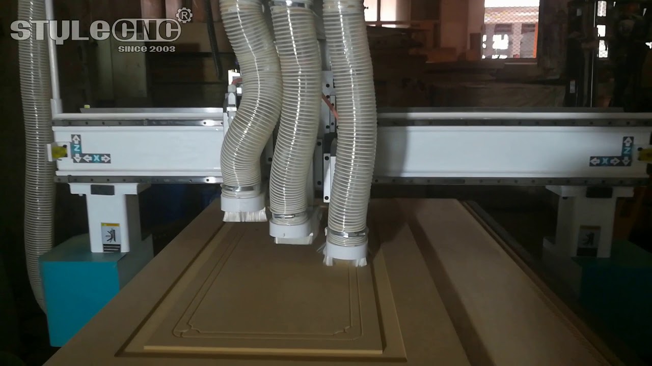 專業(yè)木門制造數(shù)控雕刻機(jī)，配備 3 個(gè)主軸