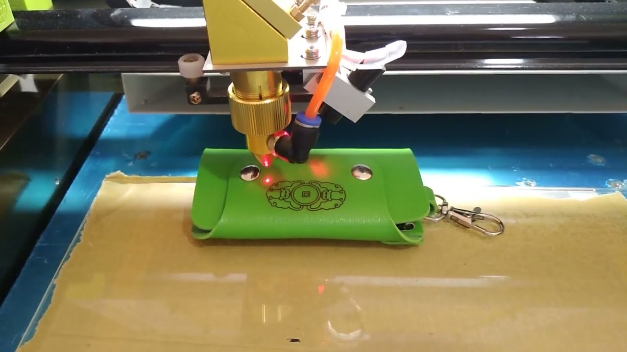 價格實惠的激光雕刻機，適用于皮革、織物、紙張、牛仔褲