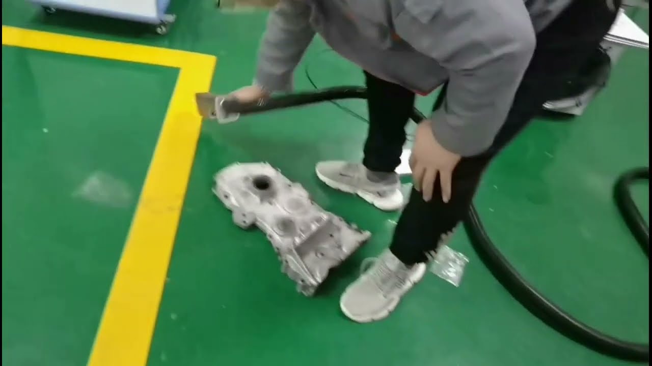 精密激光清洗機(jī)：工業(yè)清洗領(lǐng)域的顛覆者