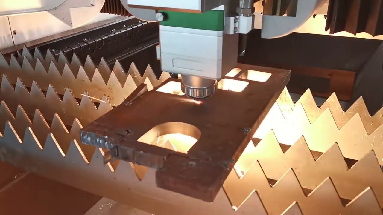 3000W 光纖激光切割機(jī)切割 16mm 碳素鋼